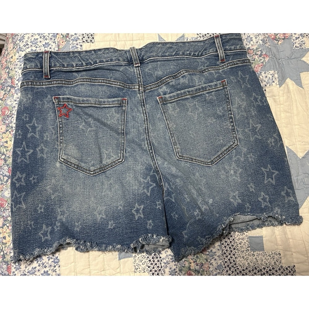 Lane Bryant Plus Size Denim Cut Off Shorts Star Embroidery Raw Hem Blue Size 18 - Picture 4 of 4